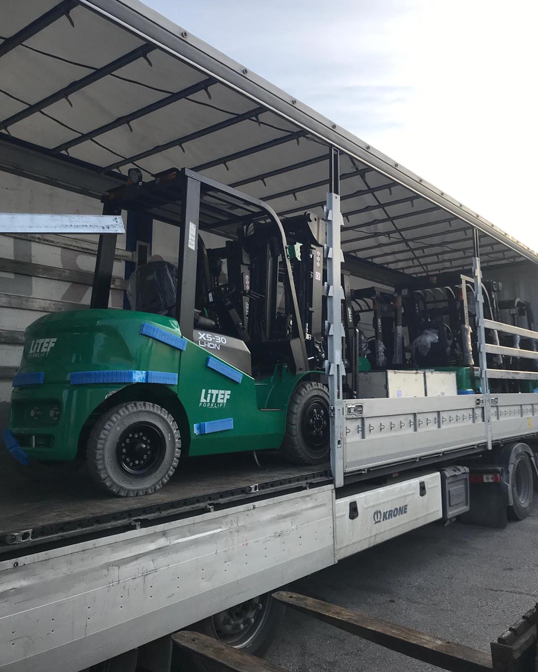 İstanbul müşterimize kamyon dolusu forklift teslimatı
