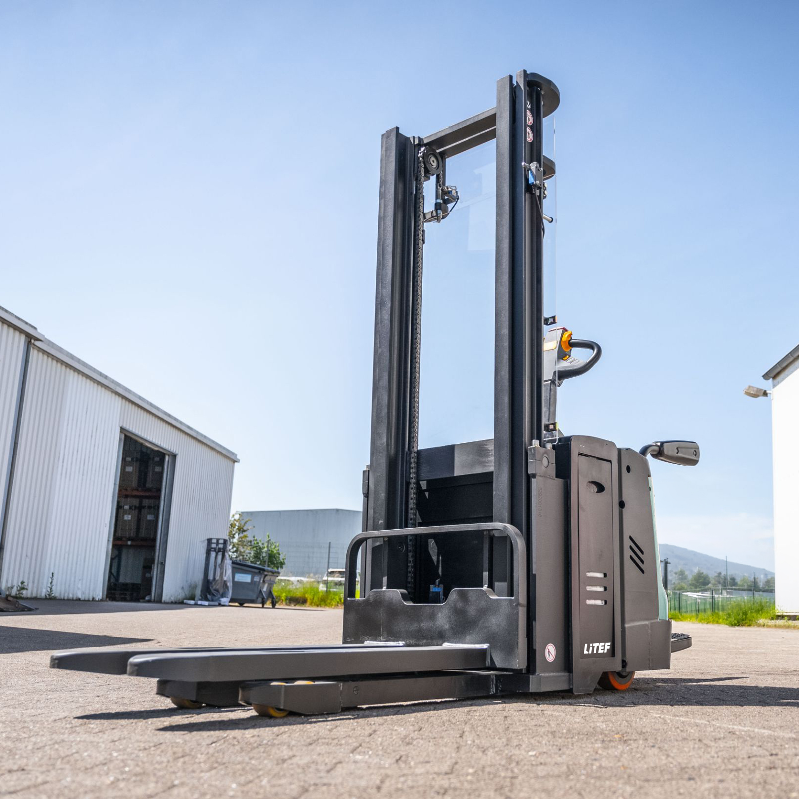 ES16-RSi tam akülü platformlu elektrikli istif makinesi