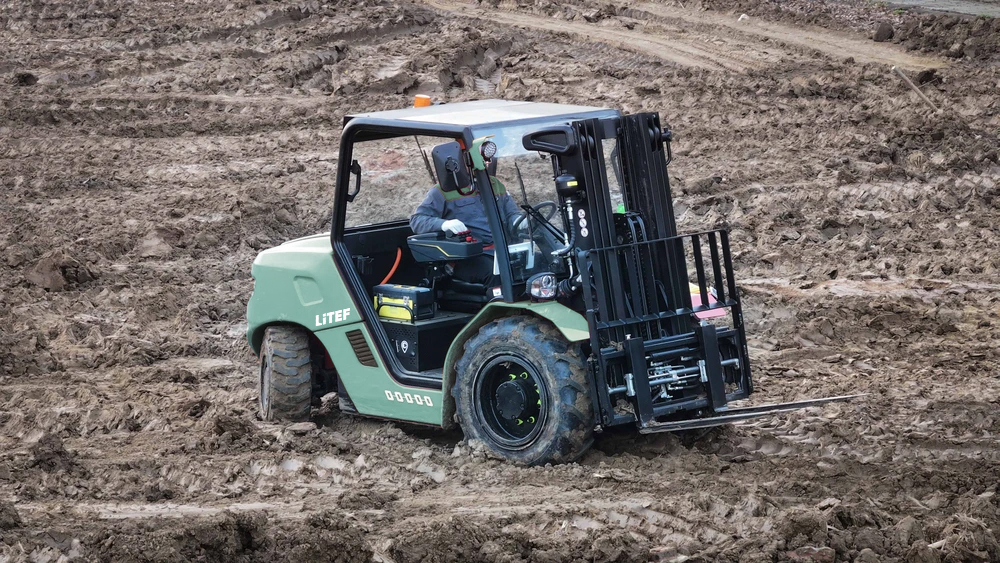 RTF35-4L1-HV 3,5 ton elektrikli arazi forklifti