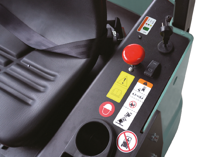 Entegre şarj cihazlı LİTEF EFS101 elektrikli forklift