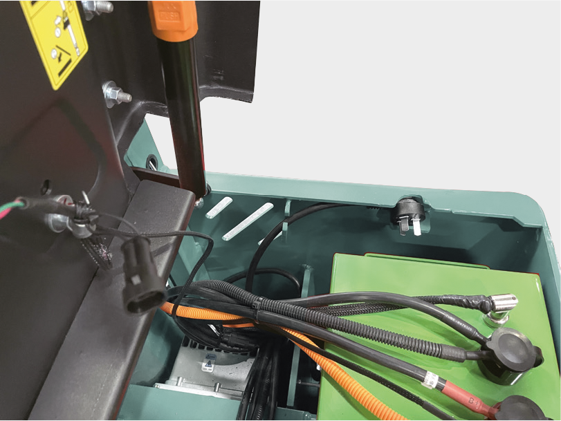 48 volt lityum iyon akülü ve entegre şarj cihazlı LİTEF EFS151
